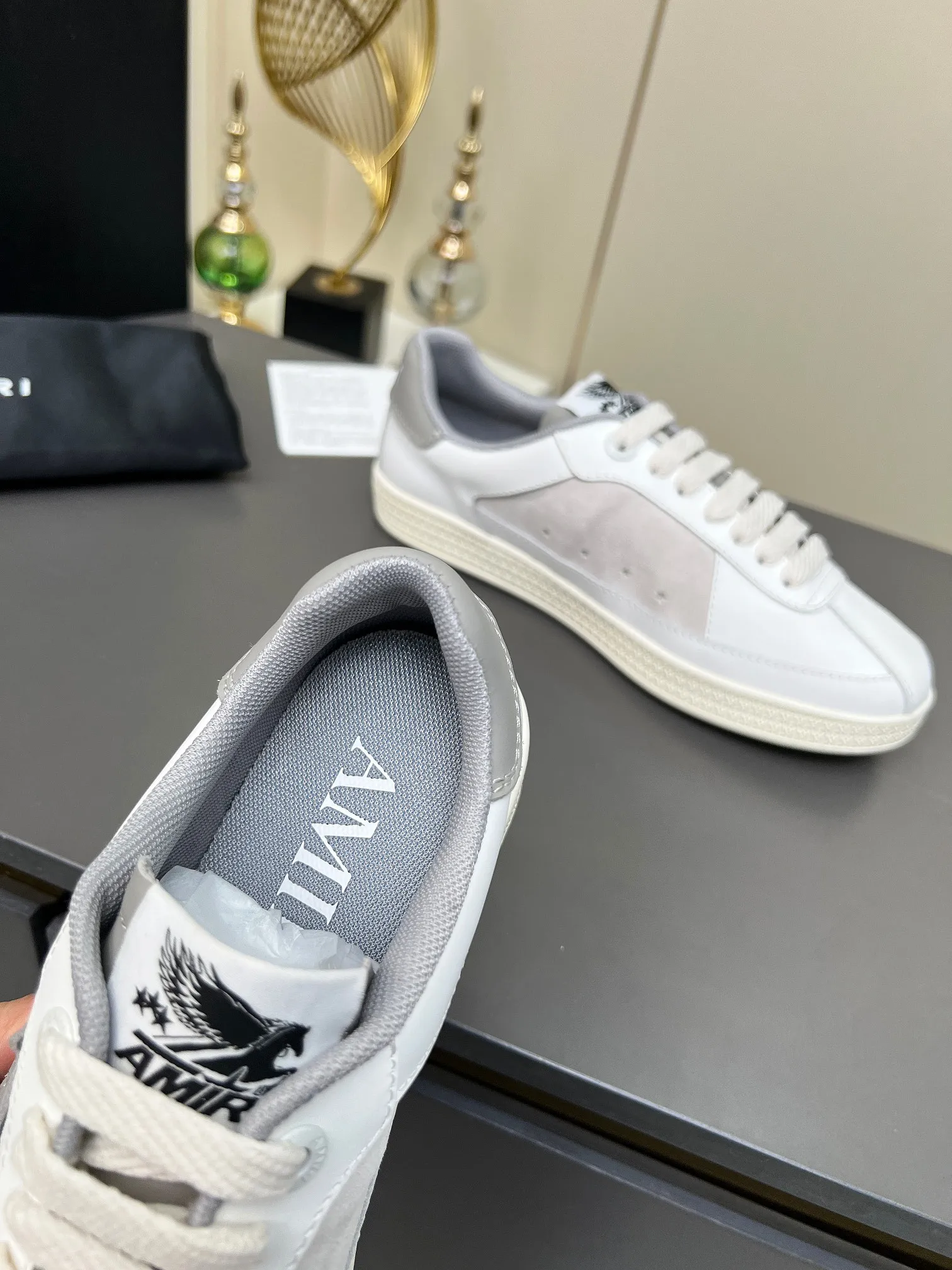 Men's Men's Shoes 💰580 Bone Shoes · AMIRI Skel-Top AMIRI 🔥 launches a new "ThePacific" series of low-top casual sports moral training shoes in the early spring of 2025. This iconic shoe covers men's and women's shoes, drawing inspiration from the brand's classic sports style and elegantly integrating West Coast style. "The Pacific" contrasting five-pointed star series is rooted in Amiri's unique California genes, showing the freedom and leisure atmosphere of the West Coast. This series launches two styles that incorporate the brand's iconic elements: the leather version is made of pure white leather with a same-color sole, and is embellished with star patterns on the side of the shoe, just like the bright starry sky of California. The black and ocean blue colors are shared by men and women, and there is also a red star model exclusive for men and a light pink star model exclusive for women. The suede model is decorated with the brand's classic bone pattern on the side of the shoe. The rubber sole and suede fabric complement each other. The color scheme covers black, chocolate and sand, and is suitable for both men and women. Made of imported cowhide and decorated with bone pieces on the sides of the upper, it is novel and unique and has a good three-dimensional effect! High-density breathable mesh lining + original molded TPU outsole 🙏 Recommended by celebrities, bloggers and internet celebrities, 🚵🏻 an indispensable item for shopping, partying and traveling. One of the most unmissable sneakers in 2025 ✦Color: 10 colors available ✦Size: Women’s size 35--40 ✦Size: Men’s size 39--45,